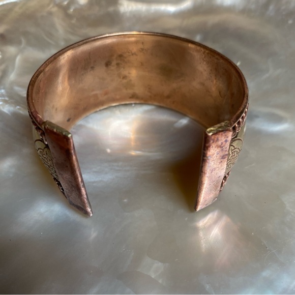 Vintage Chunky Brass and Copper Cuff Bracelet 1970’s India Statement Jewelry - Picture 5 of 11
